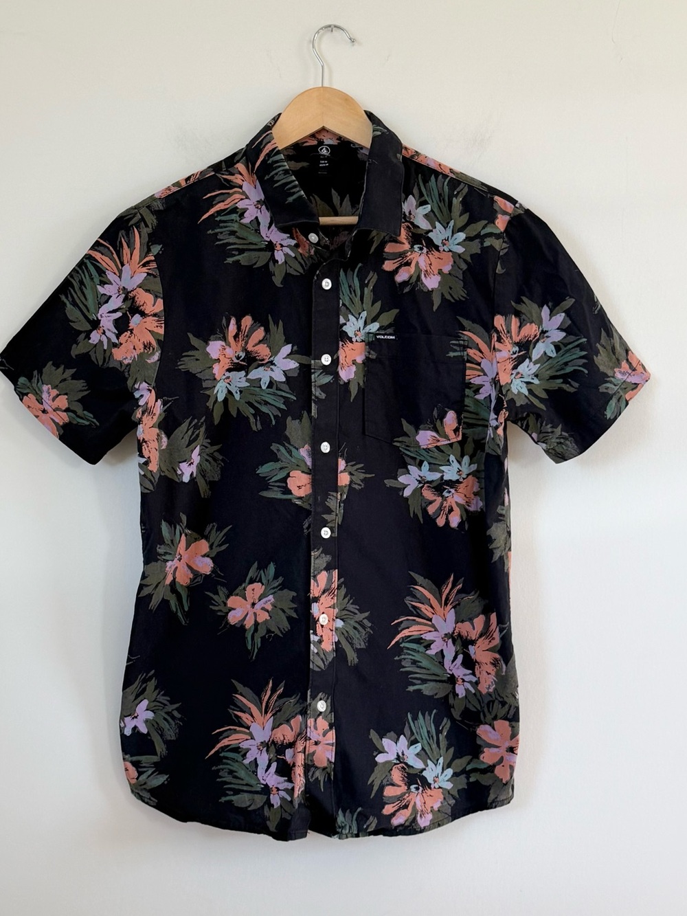 Volcom Black Short-Sleeve Floral Button-Down Shirt - Floral With Cheese size M